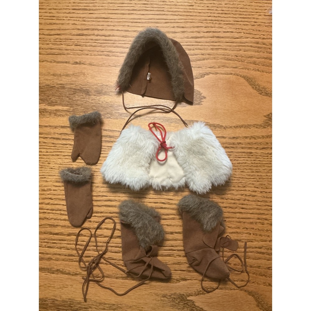 American Girl Kaya's Winter Accessory Set Faux Fur Capelet Hood Boots gloves